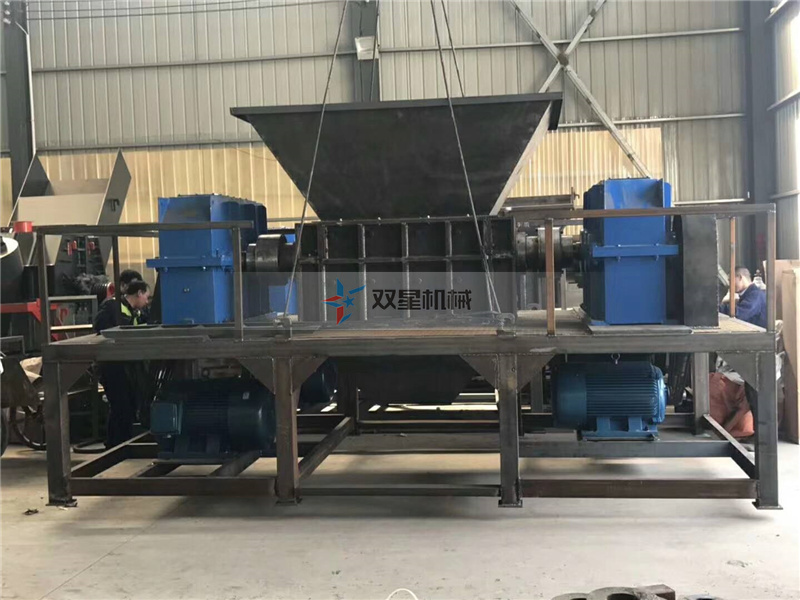 金屬撕碎機生產現場