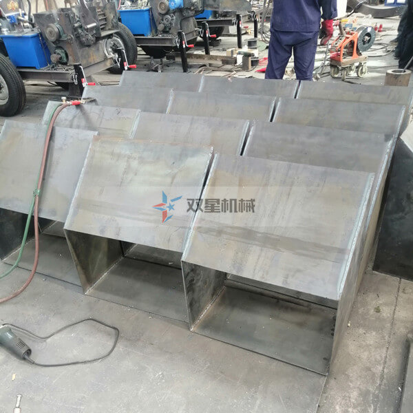 易拉罐壓片機批量生產現場