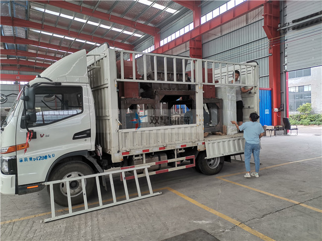 1000型<a href='http://www.176vgjec.cn/ssxl/10.html' target='_blank'><span>金屬撕碎機(jī)</span></a>發(fā)貨發(fā)往河北