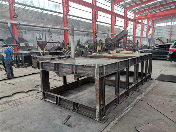 <a href='http://www.176vgjec.cn/psxl/4.html' target='_blank'><span>廢鋼破碎機(jī)</span></a>設(shè)備客戶現(xiàn)場(chǎng)考察