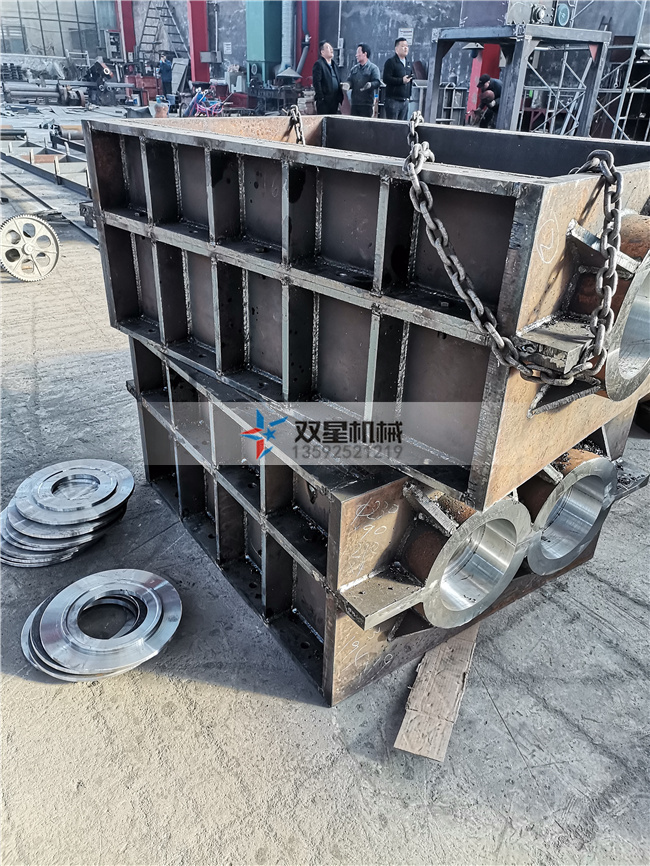 <a href='http://www.176vgjec.cn/ssxl/10.html' target='_blank'><span>金屬撕碎機(jī)</span></a>撕碎箱體實(shí)拍
