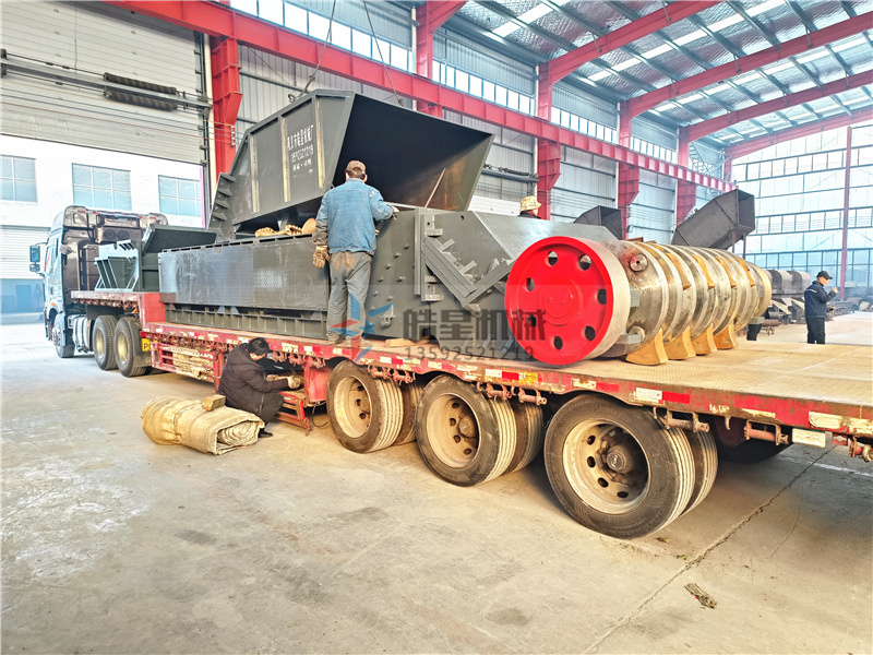 1800型鋁合金破碎機設備裝車發貨