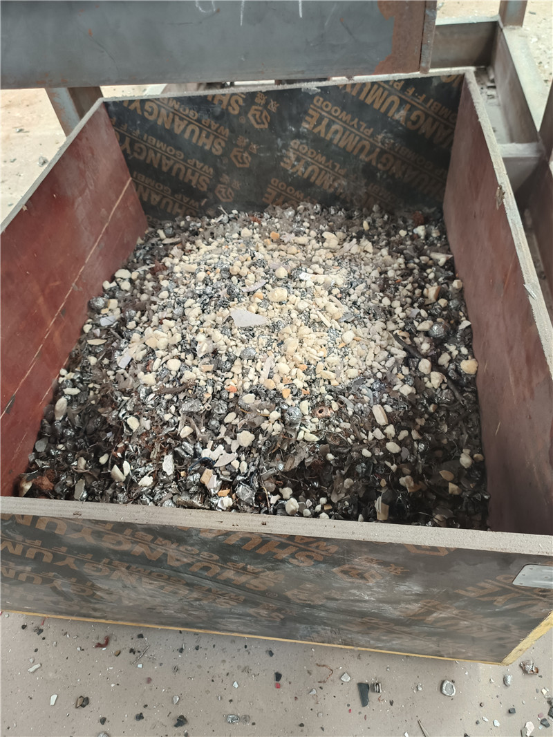 客戶廢舊小家電通過<a href='http://www.176vgjec.cn/psxl/1279.html' target='_blank'><span>廢鋁破碎</span></a>機(jī)破碎分選效果